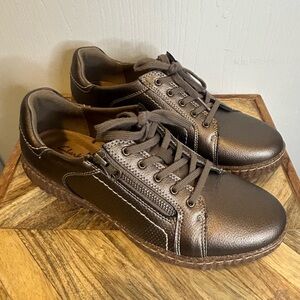 Clark’s Caroline Janna in Bronze, Women’s Size 10